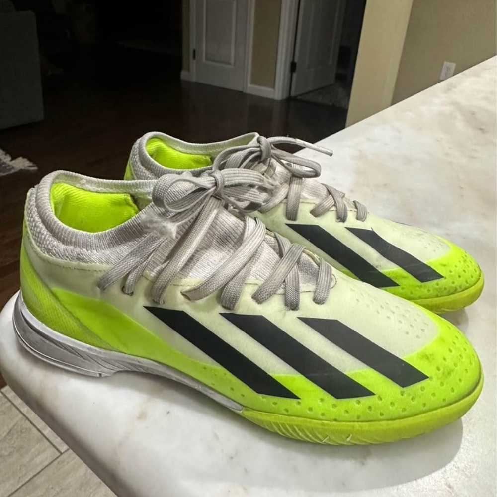 adidas kids size 1 indoor soccer sneakers